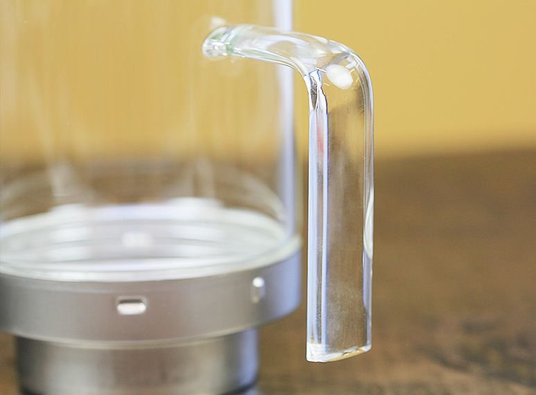 Close-up look image of the handle of Fresh Roast SR540 Glass Roasting Chamber