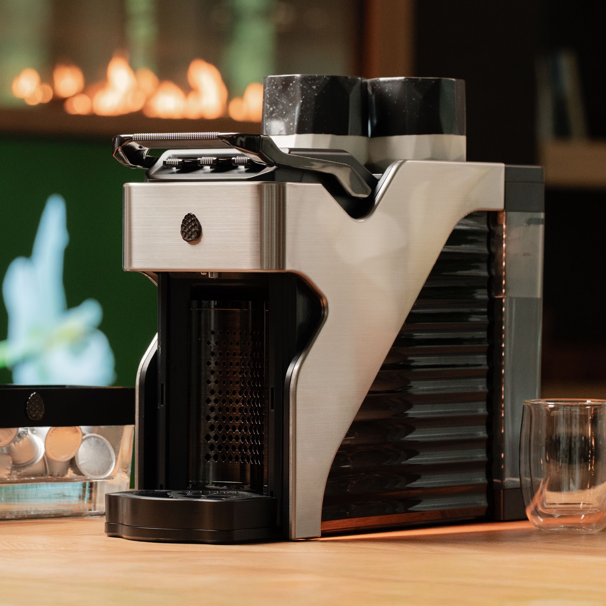 Line1 Espresso and Coffee Machine in Brushed Silver and Onyx – three-quarter view